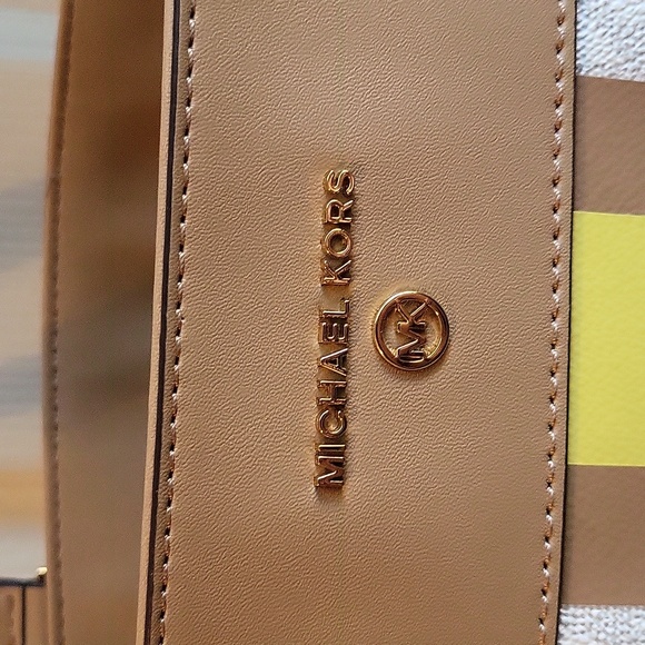 Michael Kors Shoulder Bag with Charm NWOT - Picture 3 of 13